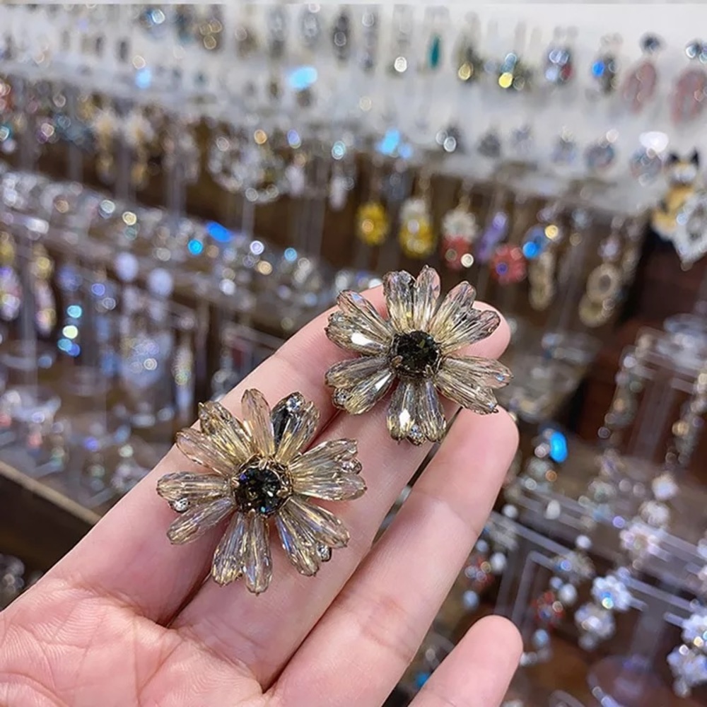 💗💁🏻‍♀️Acrylic Flower Petal Beads Stud earing